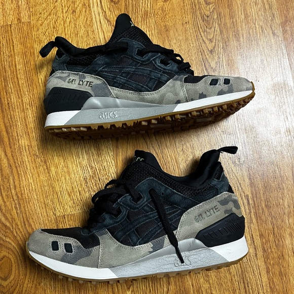 ASICS - Picture 2 of 7